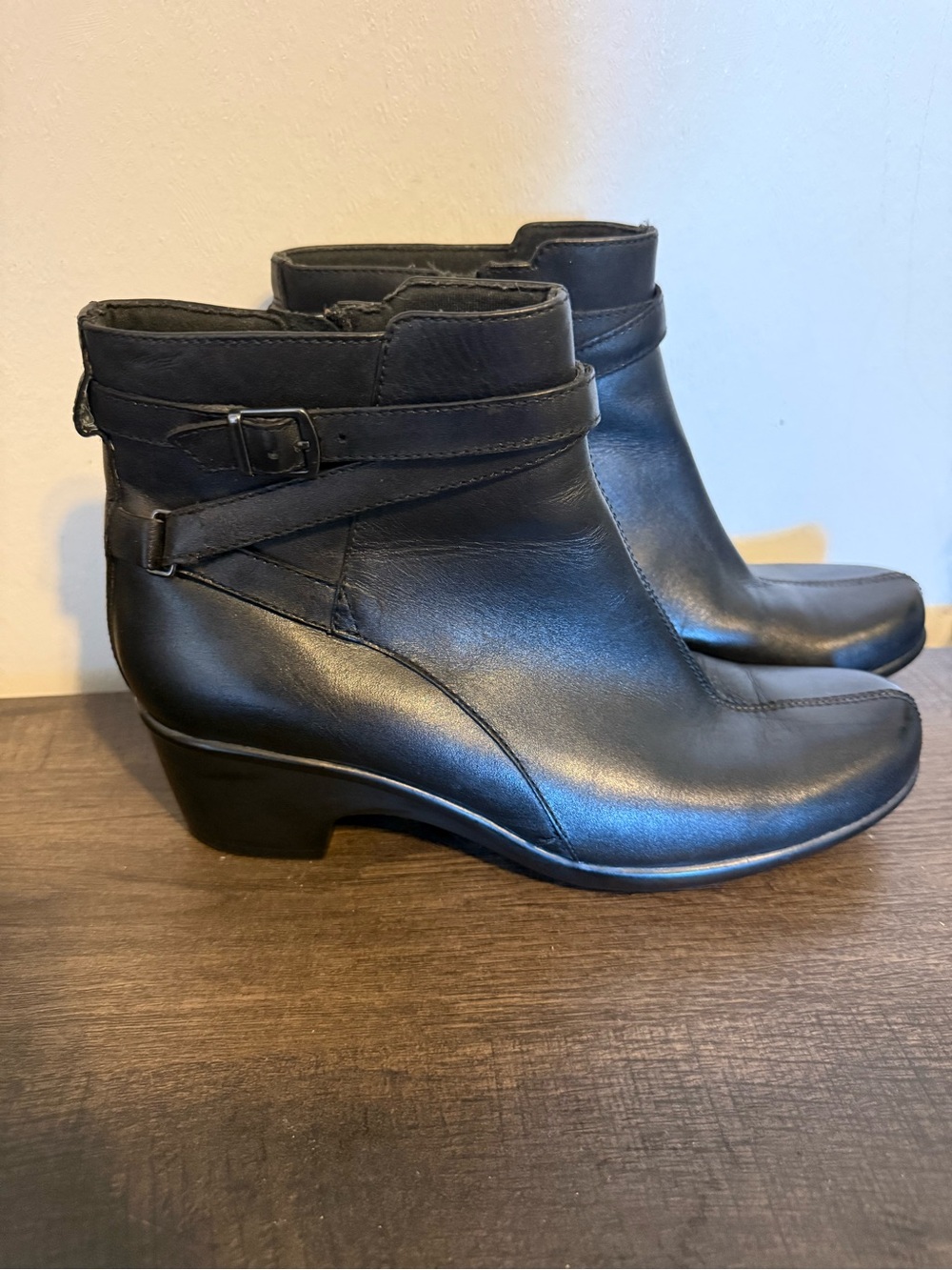 Clarks Artisan Leyden Summit ankle booties